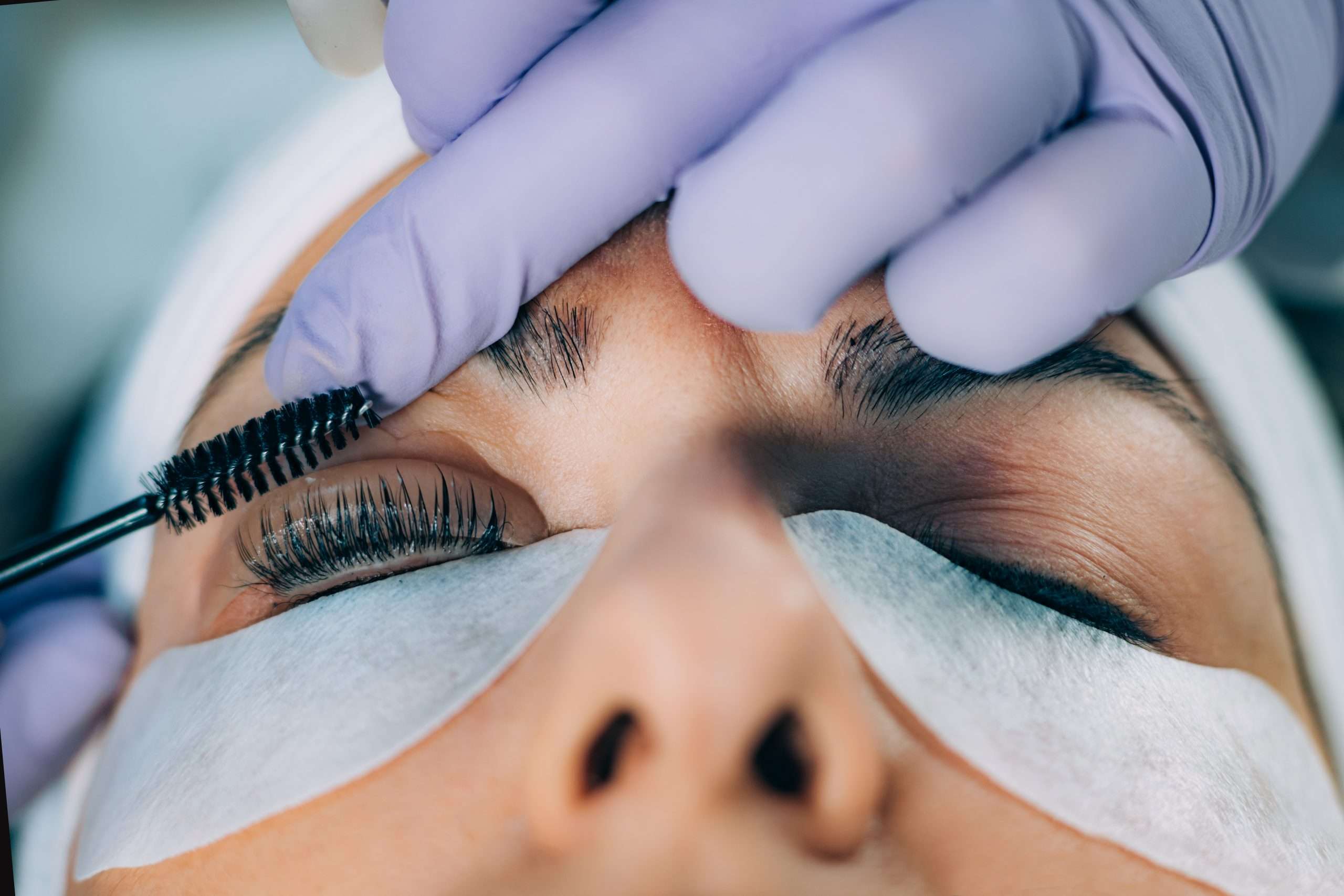 Curling Eyelashes. Using a Curler in a Lash Lifting Procedure